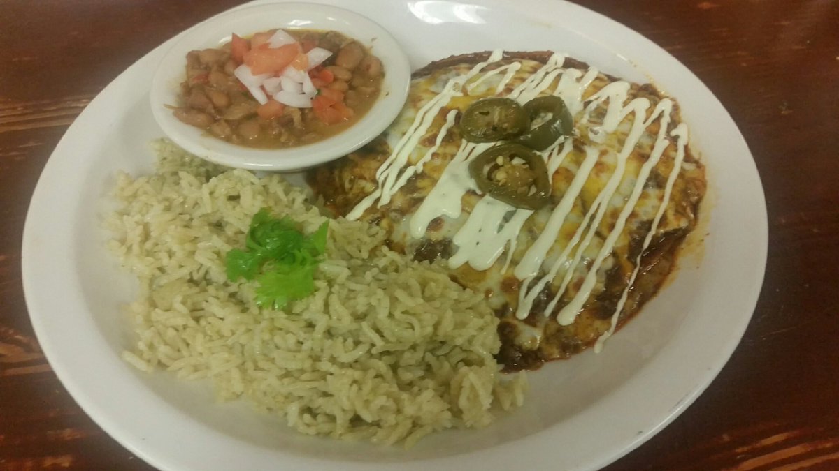 FredsTCU's tweet photo. Check out Tonight's Special! 3 Stacked Red Chili Enchiladas served with Borracho Beans and Cilantro Rice. Hell yeah. https://t.co/PMcthmg4Sb
