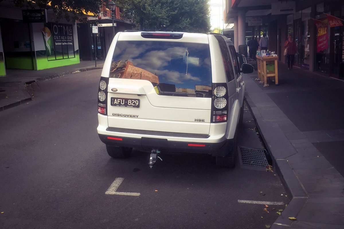 🏅NEW MEMBER🏅
Location: Bath Lane, Bendigo

This discovery is of a careless car park.

<a href="/BadlyParked/">Badly Parked Cars</a> in <a href="/GreaterBendigo/">CityofGreaterBendigo</a> #badparking