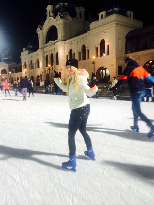 As summer is here, I am posting a winterpic #iceskating #blondesdoitbetter https://t.co/dlQYCSVhTq<a href="/tag/iceskating"class="tags">#iceskating</a><a href="/tag/blondesdoitbetter"class="tags"><span>#blondesdoitbetter</span></a>