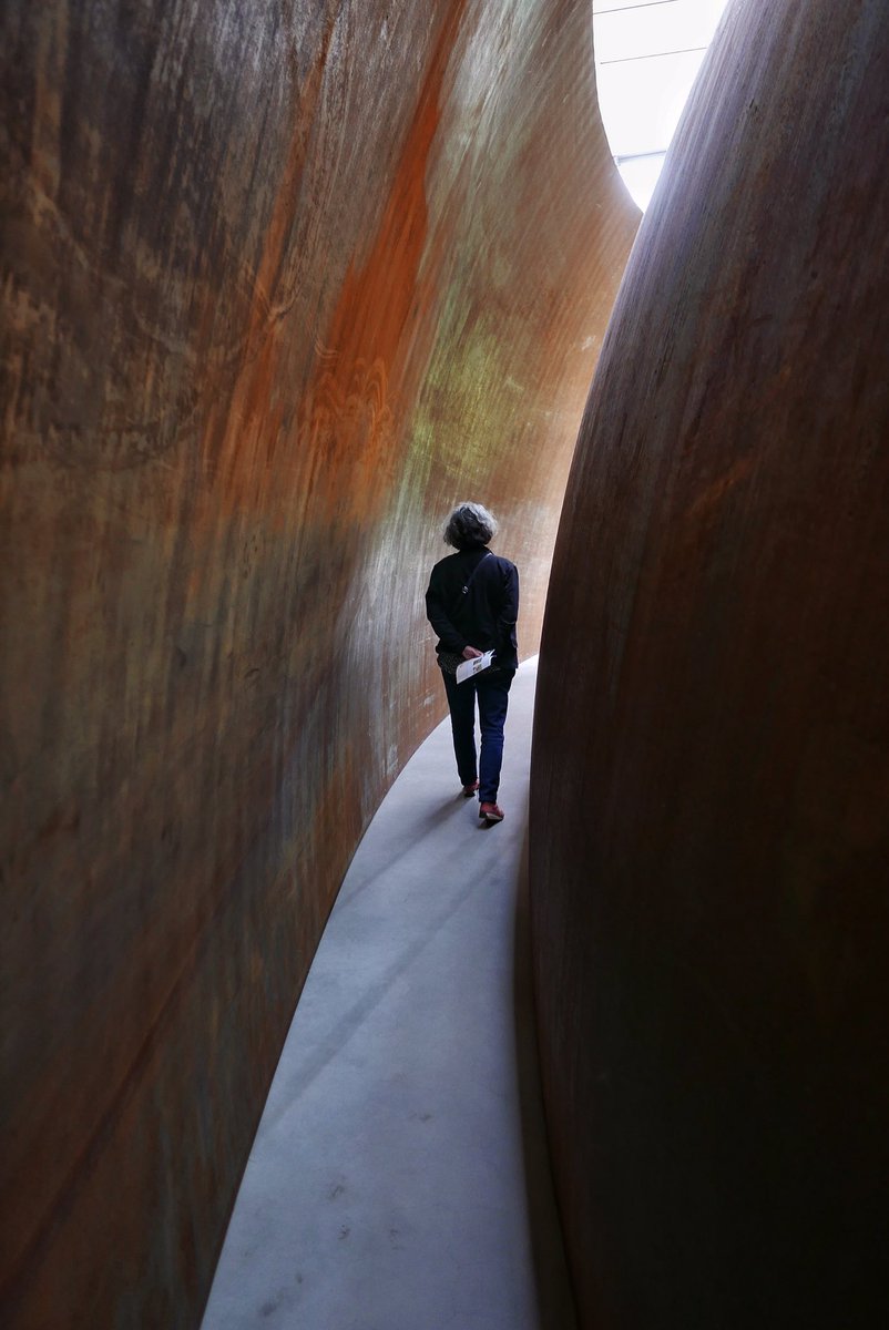 servaas88's tweet photo. Indrukwekkende Serra in #voorlinden, wat een aanwinst dit museum! https://t.co/HKOHK2q5eI