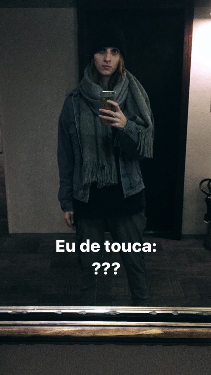 gabiefernandes's tweet image. Minhas amigas de touca / eu de touca