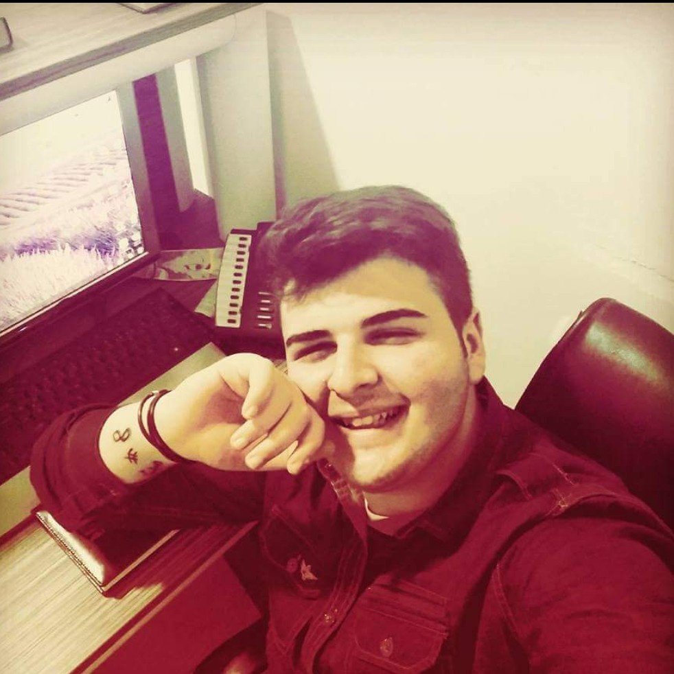 emreboll's tweet photo. Avukatlık bürosunda çalıştığım günlere ait eski bir anı https://t.co/nYeZkxsWoQ
