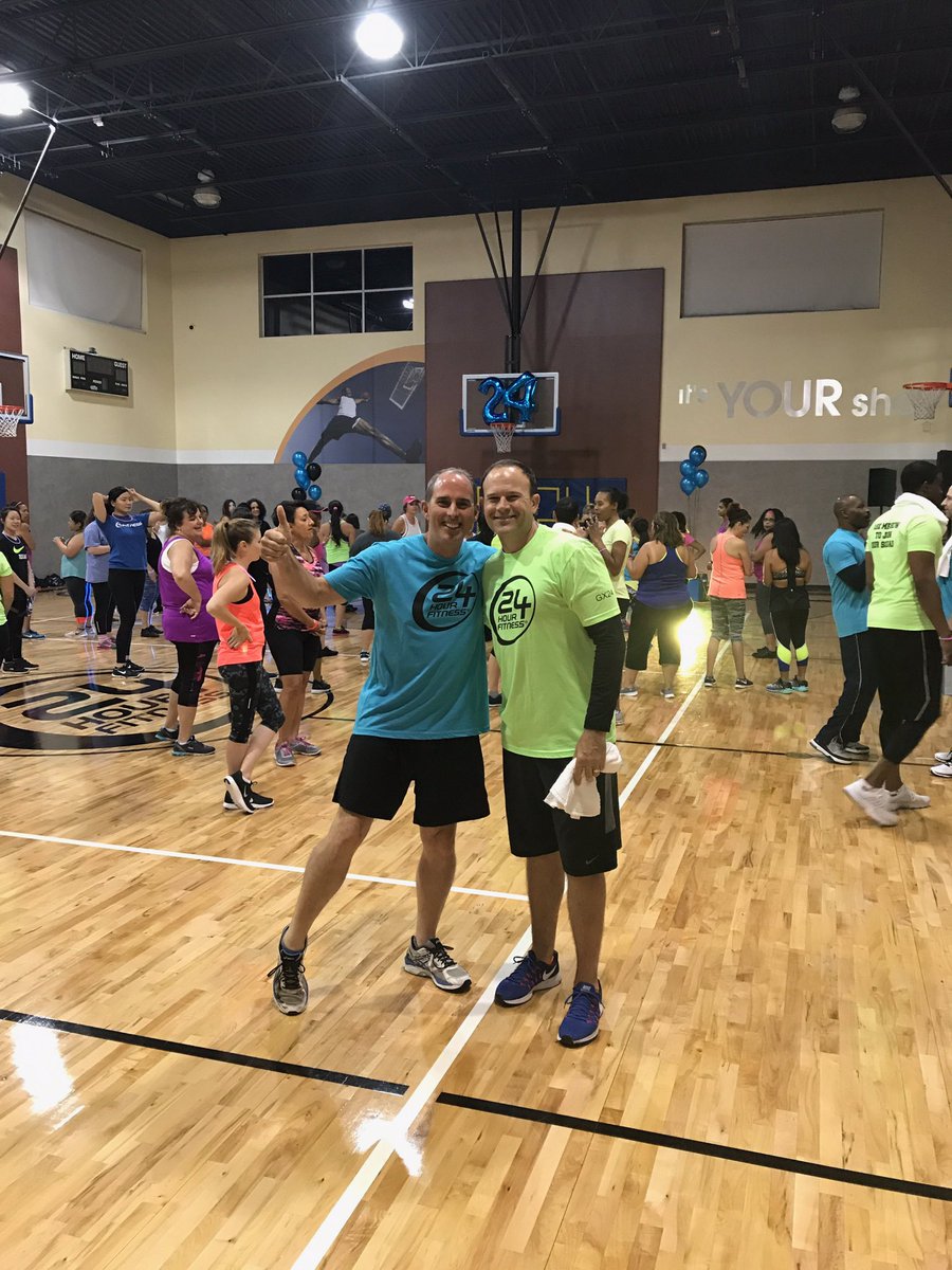 🙌🏼 hands up if you're havin' fun! Our #ZumbaSummerJam party is too wild 🎽🎉