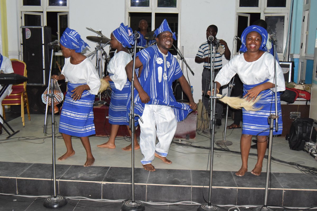 COPHOUSE1's tweet photo. Praise session during #PRAISE2RAISE @COPHOUSE1 @bayoolorunjo https://t.co/RgaY1pmcWt