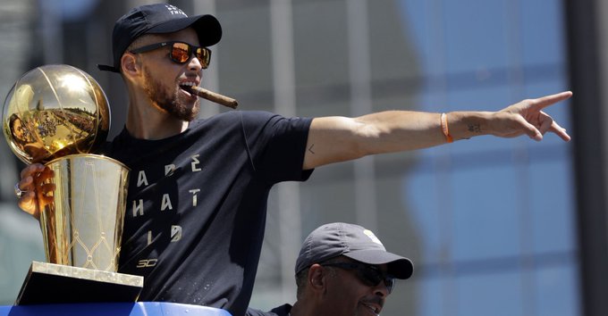 Image result for Stephen Curry's record contract reminds us how irreplaceable he really is