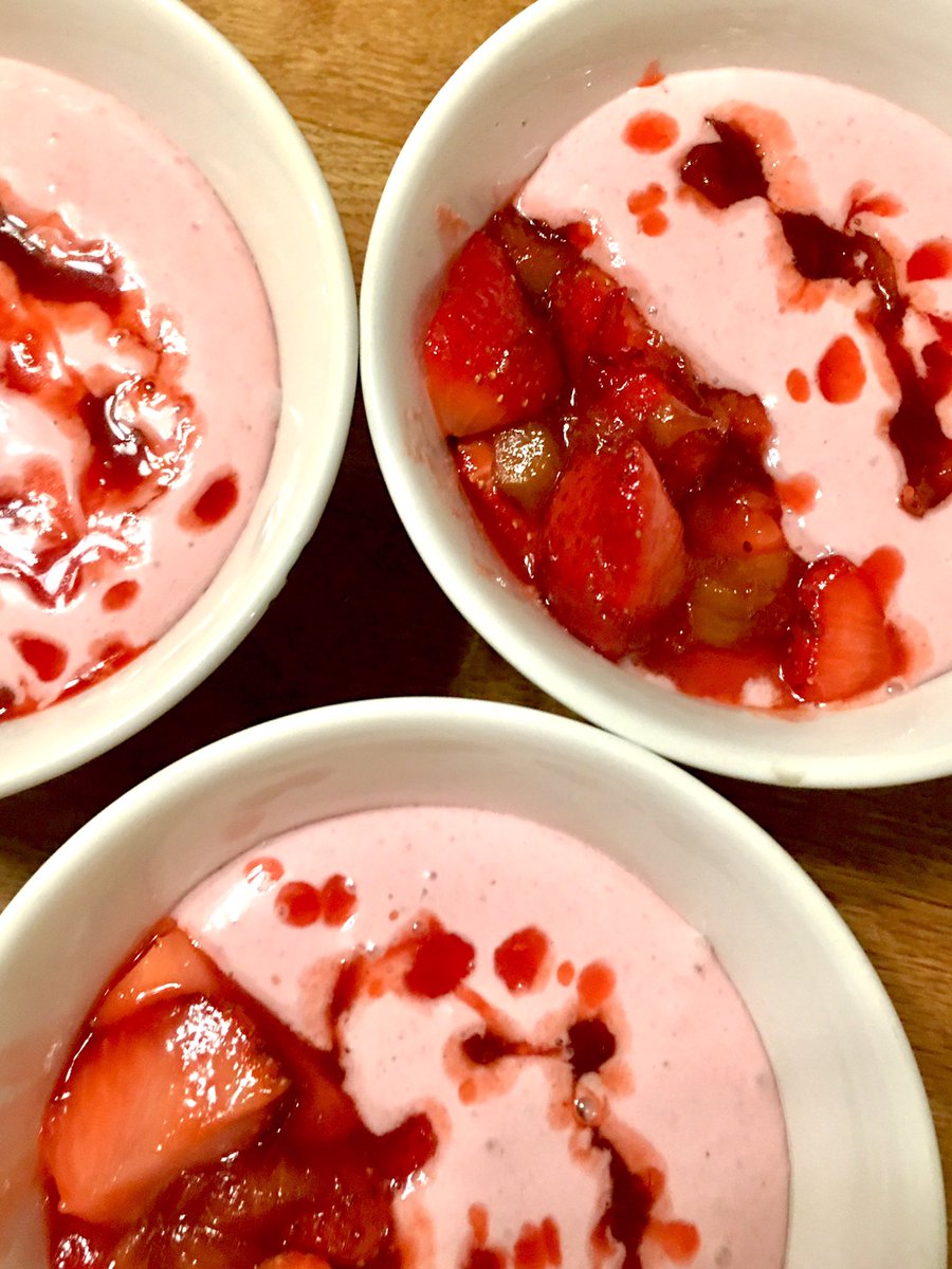 deesteffenchinn's tweet photo. Chilled Strawberry-Coconut Soup with Caramelized Rhubarb and Strawberries 
#dessertprofessional #StarChefs #cherrybombemagazine https://t.co/ANKjkmdyhD