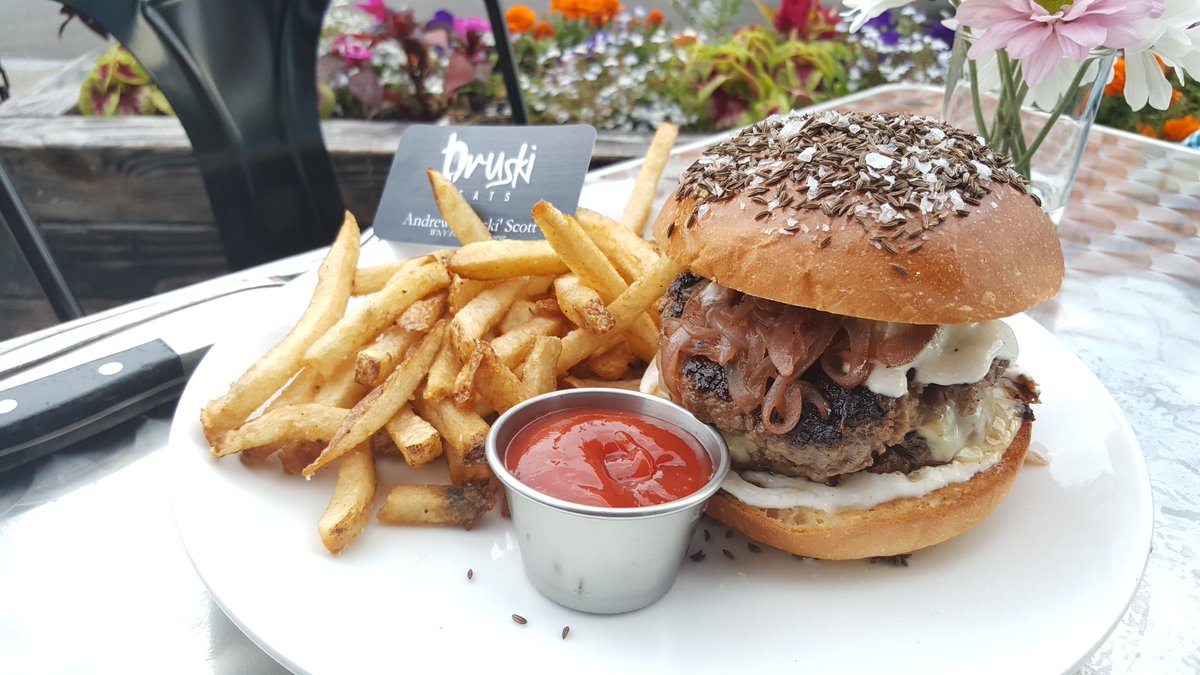 #DruskiEats "Burg’ on ‘Weck" from <a href="/marbleandrye/">Marble + Rye</a> 

#JamesBeard #BuffaloBBP #BlendedBurgerProject #NickelCity