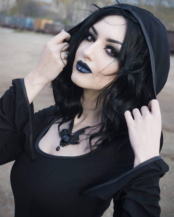 AllYourHate's tweet photo. *Casper Blair Auditore, known as Briar
*Marcello's first female descendant
*Gothic but very sweet and lovable
*Charming
*Neutral https://t.co/GL9Z54IF1r