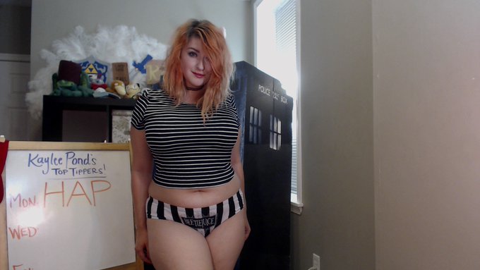 I'm online for a bit of Friday fun! https://t.co/mp8SXniXfZ https://t.co/Bpv4jz4YMB