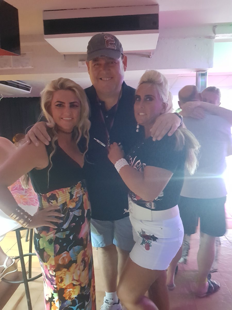priscillaxpower's tweet photo. #Benidorm https://t.co/A5dkZtUMWN