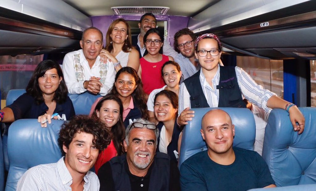 Mzavalagc's tweet photo. El equipo #VoyPorMéxico le da la bienvenida a @FelipeCalderon quien nos acompaña en la gira de Cancún a Mérida. https://t.co/5sqKsdtqbN
