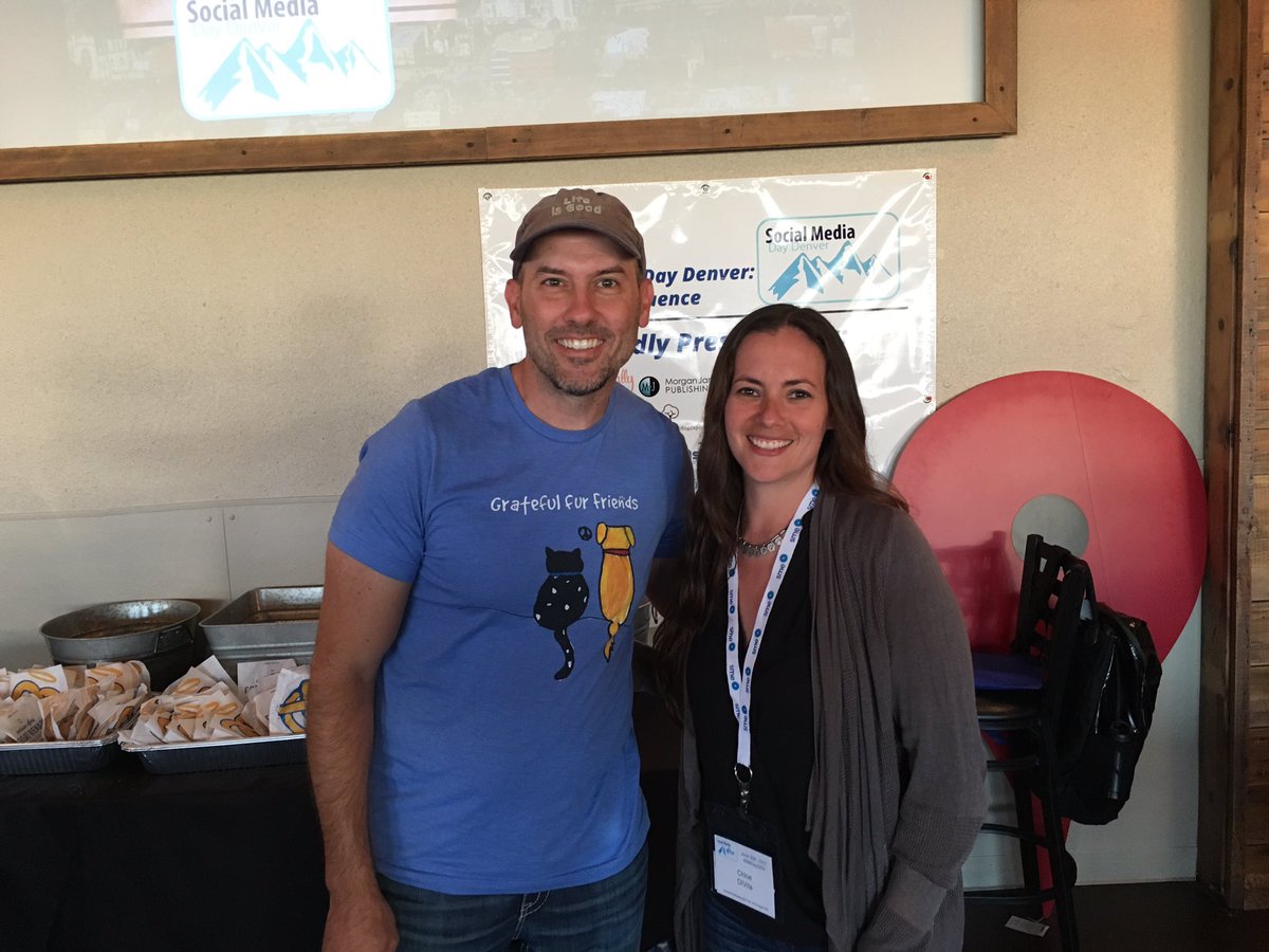 AllPetVoices's tweet photo. RT if you agree: Met Scott at #SMDayDEN and he wore THE best shirt. #cats #dogs #BlogPaws https://t.co/GCkTdFv33B