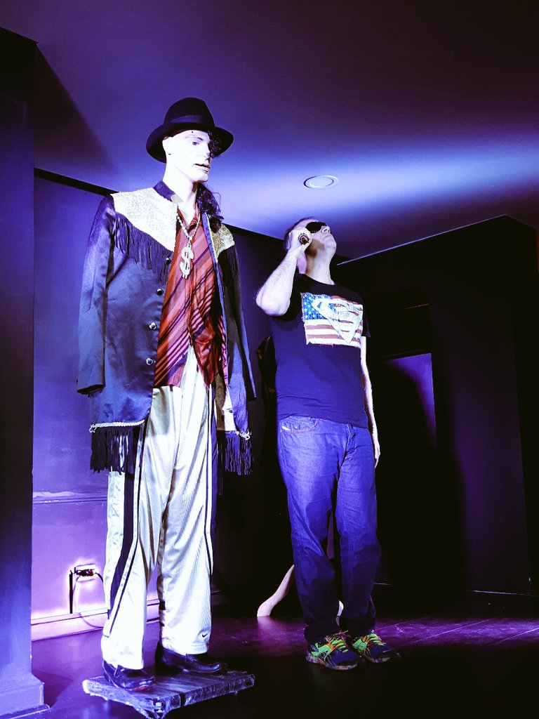 A esta hora la estamos pasando espectacular en Broadway Casino #EmocionesEnVivo con <a href="/jeringa42/">Jeringa</a>