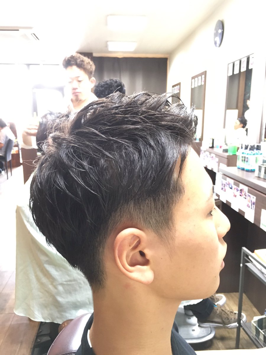 末長実 Fit Barber Twitter પર 競技ダンス すそまわりを一周グラデーションブロック ネープの刈り上げが普通より高く設定しないといけないけど ブロックスタイルにすることで大会もプライベートも大丈夫な髪型に 個性的な髪型 特別な 髪型も相談