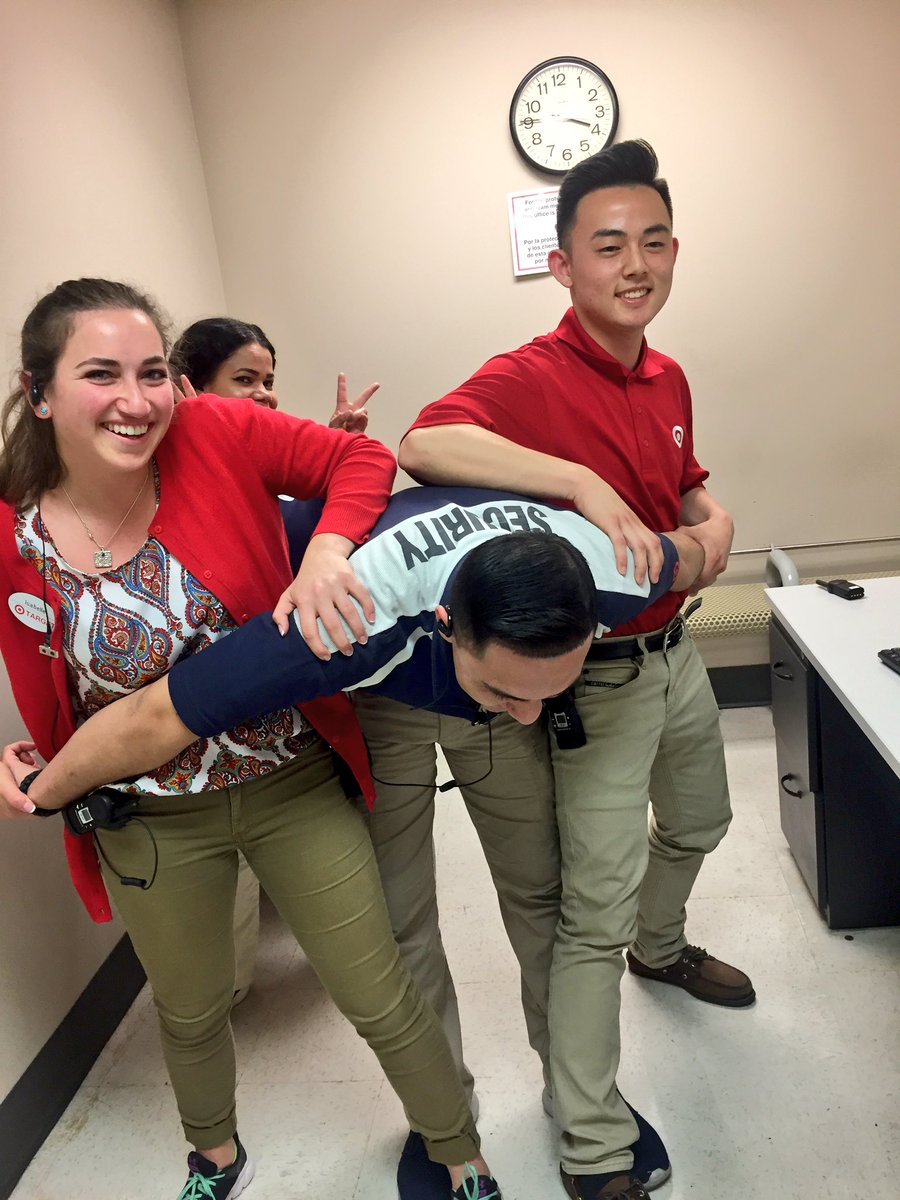 IzzyRudolph3's tweet image. You know it&apos;s about to go down when you clip on the 2nd walkie 👮‍♀️ @Target #TargetSecurity #APandHRweek #TGTInterns2017