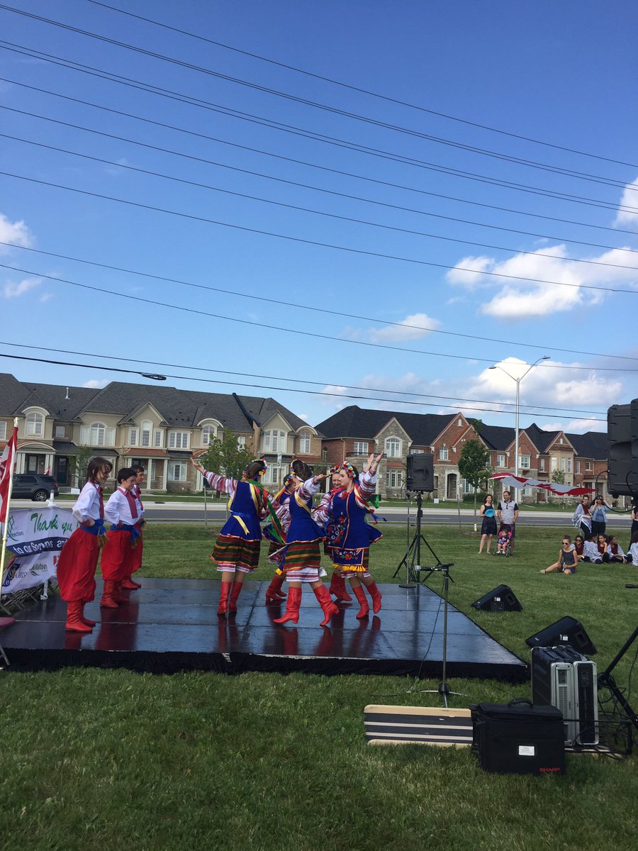 Tyrsa_Dancing's tweet photo. Despite technical difficulties our dancers did fantastic! See you all in the fall! #MCDay2017 #onecommunityforall #BurlON #ukrainian https://t.co/1sY3mEyxma