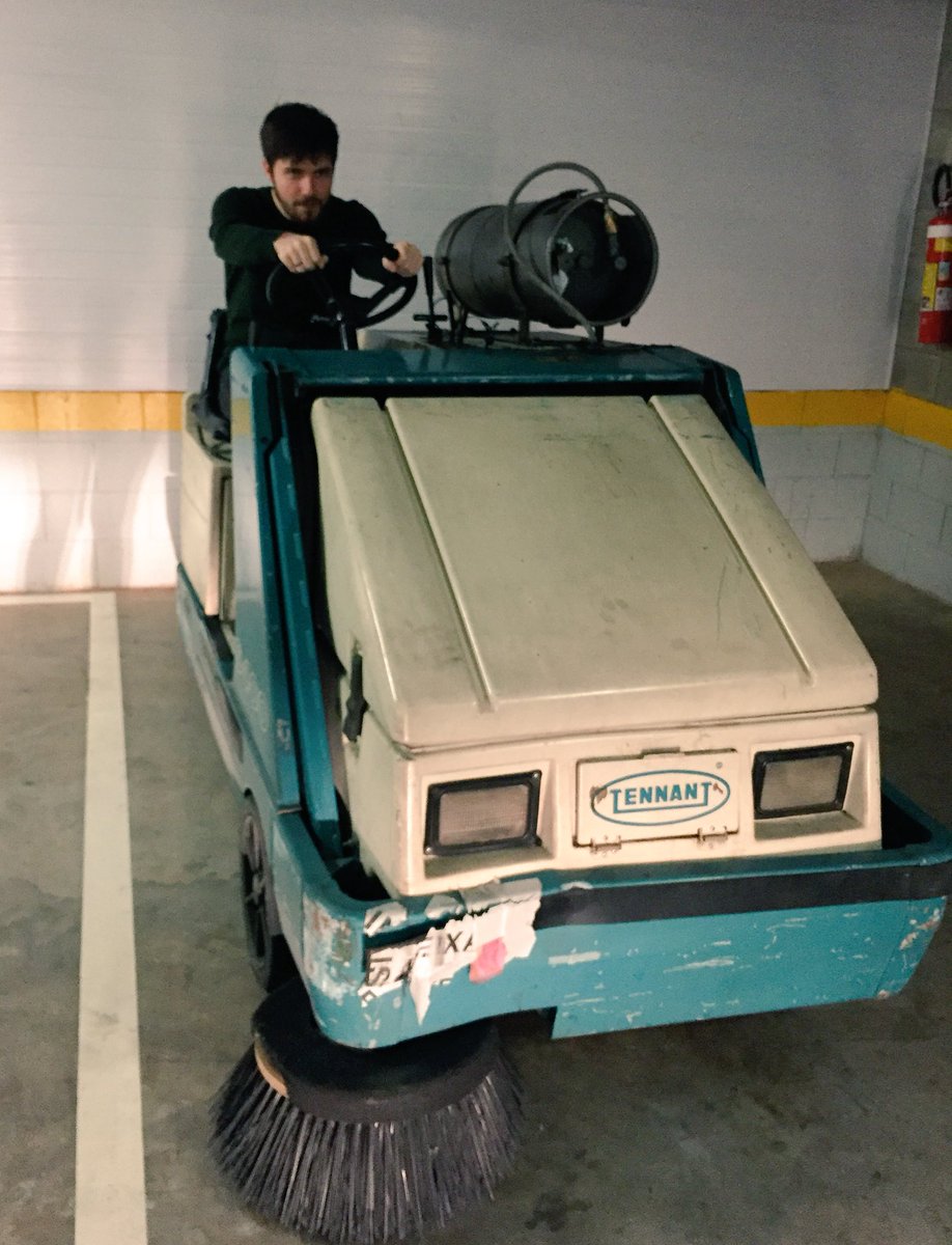 senierantos's tweet photo. muito feliz com meu novo carro *-* #possante #veloz #furioso #hashtag https://t.co/EMasQhlzui