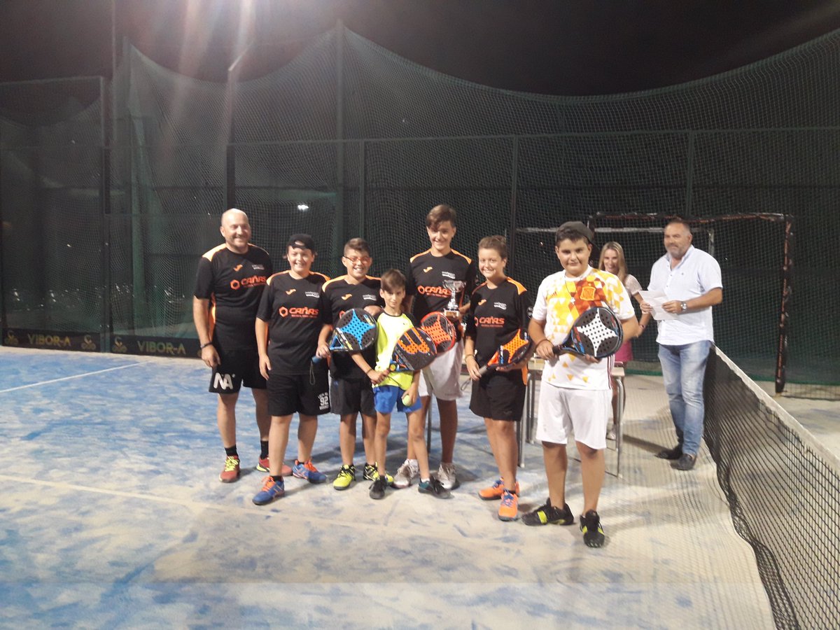 PadelPremium's tweet photo. Y subcampeonato también para el equipo de menores de la Liga Provincial @aspadeljaen . El futuro viene fuerte! https://t.co/ZqQZb3mhPs