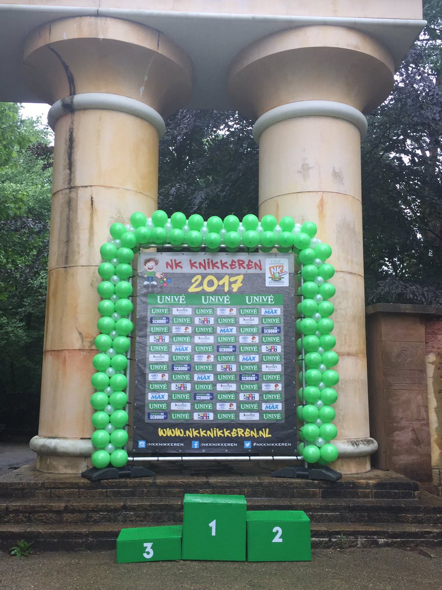 Blaasvaak's tweet photo. #finale van het #nkknikkeren #Amersfoort #ballonnen #dierenpark https://t.co/8iDZdl5ka1