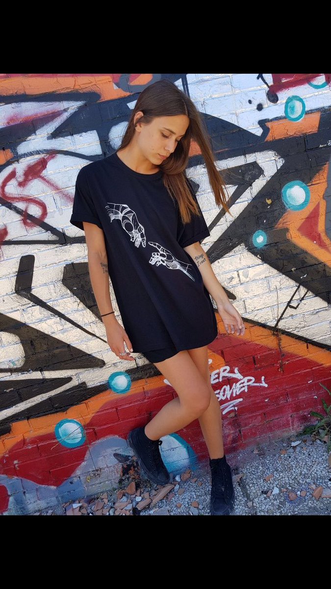 Everything starts from the hands 💛🌼
#ink #Collection #saturdaymorning 
collection.ink