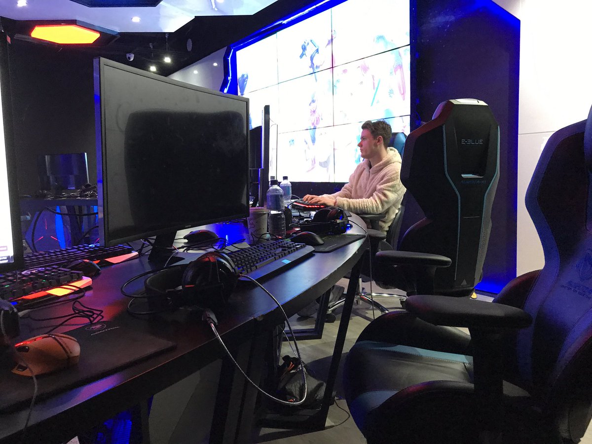 DarkSided's tweet photo. A huge thank you to @GspaceGamingGC for making us the most accommodated guests possible! Gold Coast residents, pay yourself a visit! 🌊 https://t.co/RRWdLAV33K