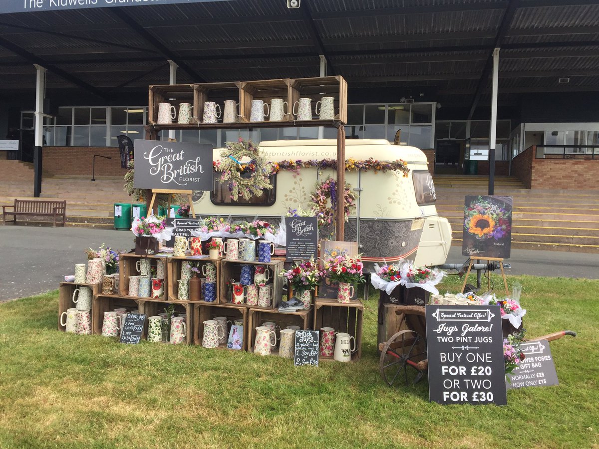 Come say hi at <a href="/HfdFoodFest/">Hereford Food Fest</a>, at <a href="/HerefordRaces/">Hereford Racecourse</a> .... we've got lovely jugs and loads of flowery loveliness with <a href="/Williams650/">Robert Williams</a> <a href="/BritishFlowers/">greatbritishflorist</a>