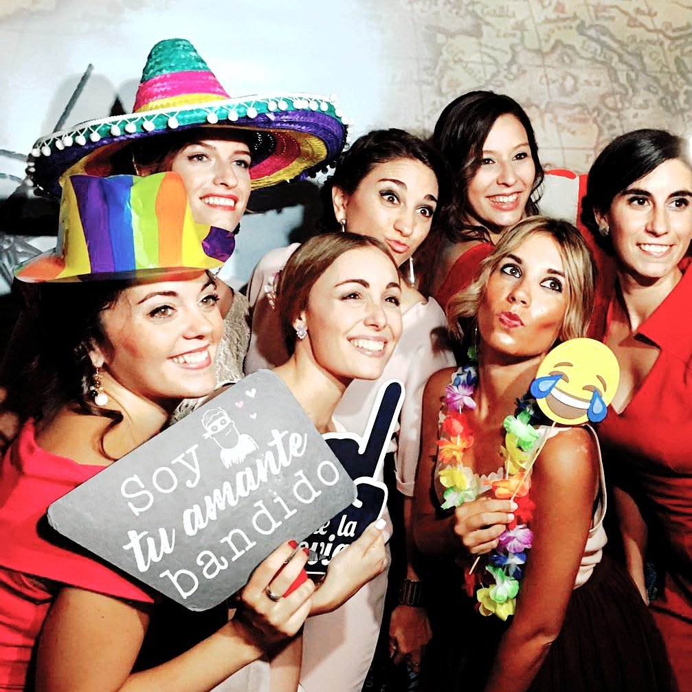 FlashMeES's tweet photo. ¡Comenzamos Julio de la manera más bandida! 😜 ¡Robando sonrisas! 🤗 #flashme 📸 #fotomatón #photobooth

👉🏼 https://t.co/zsvxKFIXBC 🌐 https://t.co/BB2mn05EkV