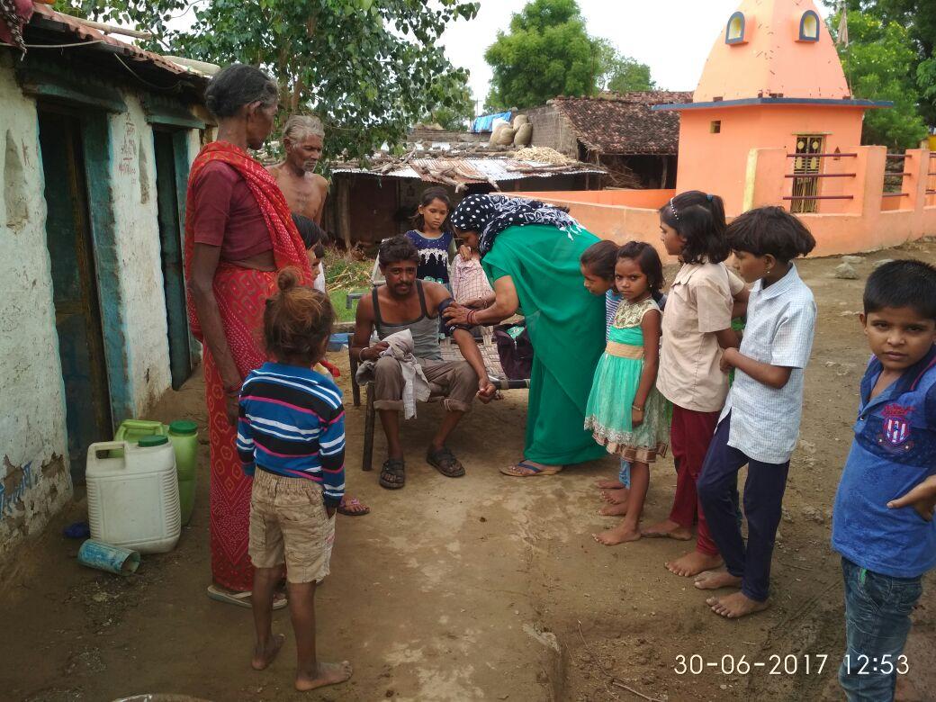 CollectrBarwani's tweet photo. .@CMMadhyaPradesh #SardarSarovar #R&R #greenCommandoes #health checkup @distBarwani https://t.co/eiOzPoeXi7
