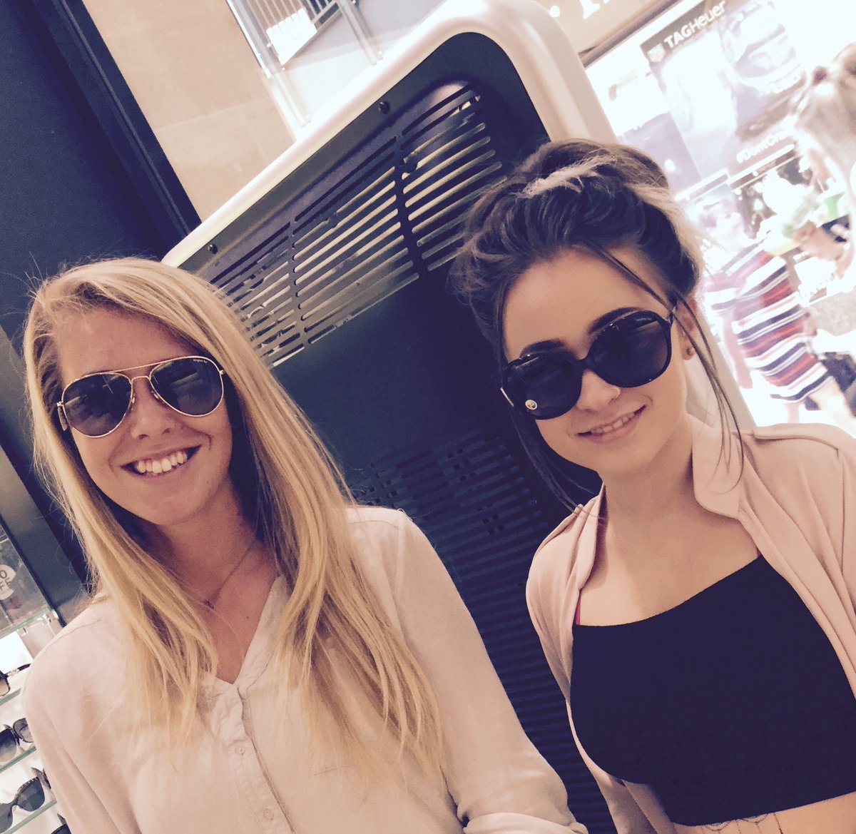 CamboCrew's tweet photo. #sunglasshutcollection #girlsarerockingit #comeseeusinstoretotryon @HawkinsSarita @Grand_Arcade @LawC2012 😎👌🏼☀️ https://t.co/rEYD0wOOLI