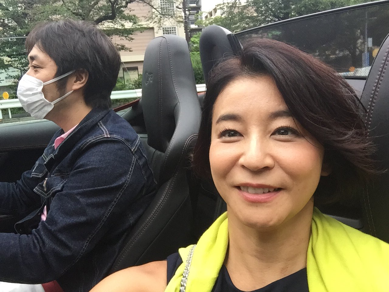 高嶋ちさ子official Twitterissa せっかくのジャガーカブリオレも乗る相手はマネージャー 意味もなく罵倒したくなる 道間違えてくれ