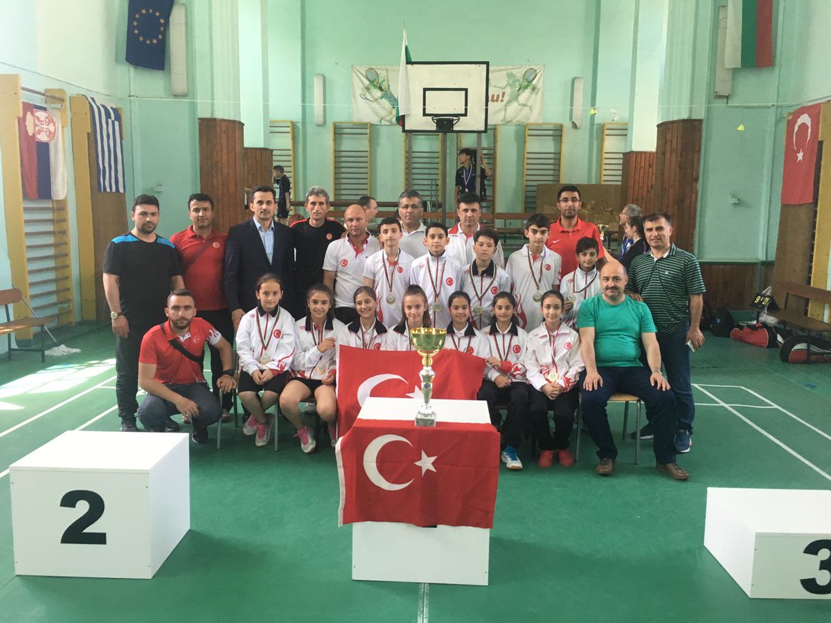 Türkiye Badminton Federasyonu (@turkbadfed) on Twitter photo Bulgaristan/Haskova'da devam eden 13 Yaş Balkan Badminton Şampiyonasında Türkiye Finalde Bulgaristan'ı 3-0 yenerek ŞAMPİYON oldu. <a href="/mozmekik/">Murat Özmekik</a> Bulgaristan/Haskova'da devam eden 13 Yaş Balkan Badminton Şampiyonasında Türkiye Finalde Bulgaristan'ı 3-0 yenerek ŞAMPİYON oldu. <a href="/mozmekik/">Murat Özmekik</a>