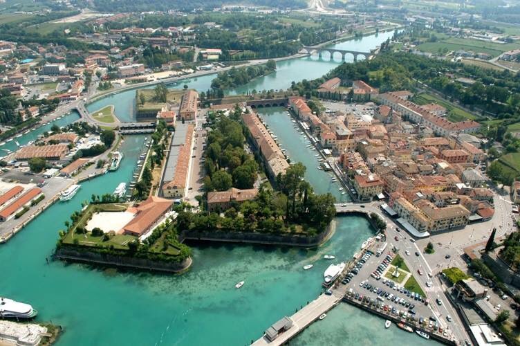 MuseoNicolis's tweet photo. Perché non partire dal porto di Peschiera per un'avventura estiva indimenticabile, ma solo dopo aver visto il #museonicolis #navigarda https://t.co/oYCMexuIhj