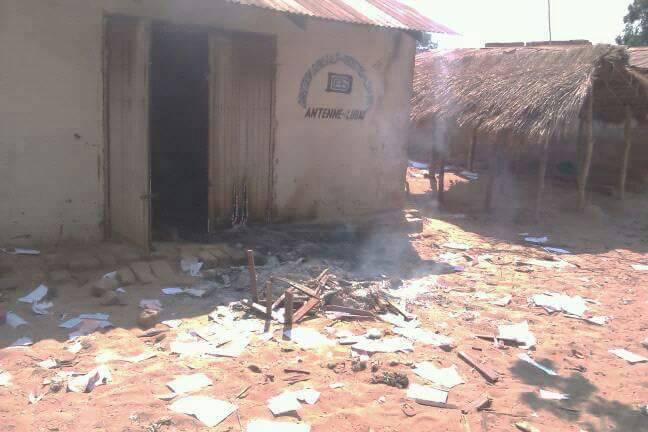 LwarhibaM's tweet photo. #RDC Entrée des rebelles dans le Fizi après combat face aux FARDC. #meeting https://t.co/xe65MyyMLM