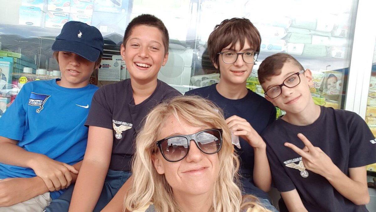 giodarpi's tweet photo. Il direttore tecnico con i suoi allievi https://t.co/Kx5mmxWgDU