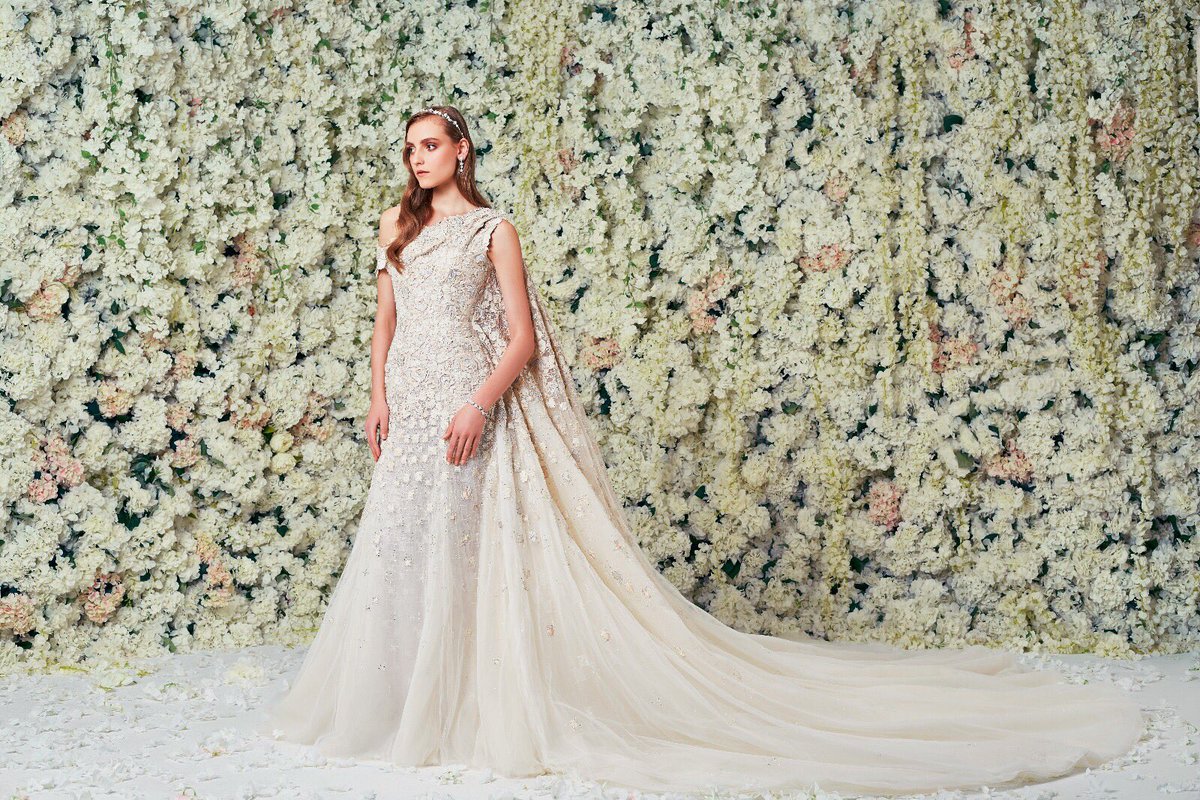 ramialalic's tweet photo. A tulle cape for the playful, and modern bride. #ramialali #tulle #bridal2016 #embroidery https://t.co/D9HqhehqZk