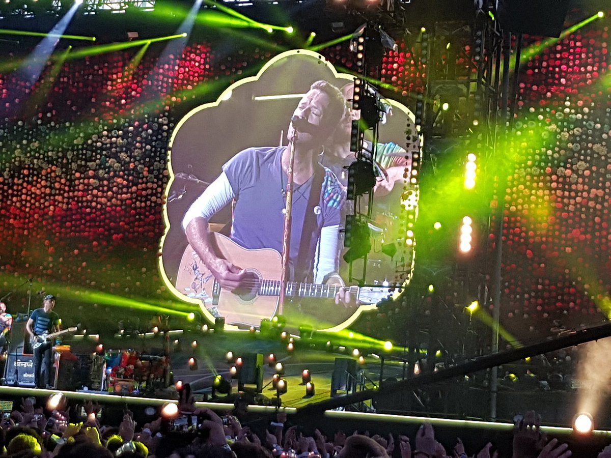 madelief6974's tweet photo. Feest gevierd met Coldplay @Frankfurt https://t.co/2Q9D1085BG
