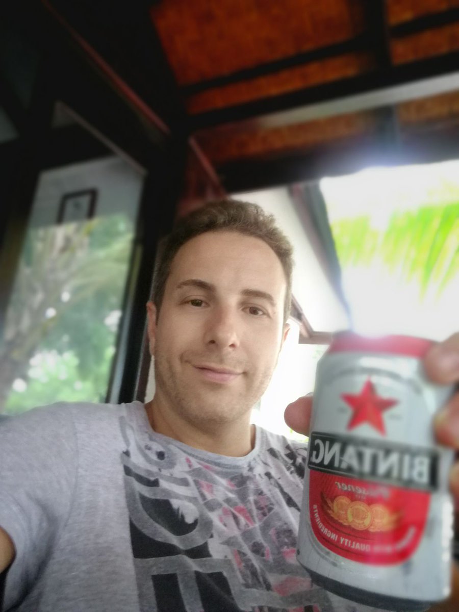 playea_es's tweet photo. Comienza el #DesafioIndonesia !! Nuestros viajeros #DavidedaFirenze y #EllenViajes ya están allí. A #playear #miscervezasporahi Saludos!! https://t.co/kiDvg7BkqO