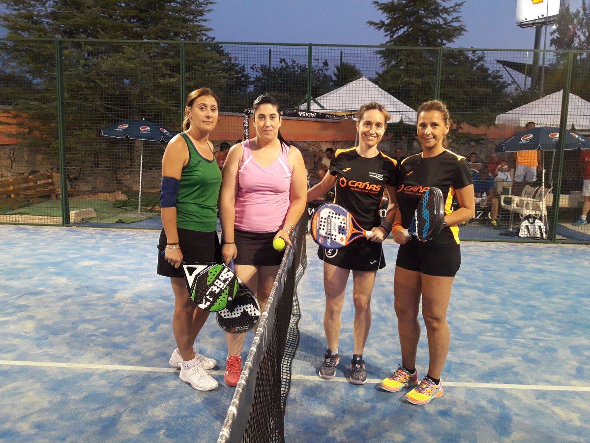 PadelPremium's tweet photo. Gran victoria ayer de nuestro equipo femenino q consiguieron el título de 2° y el ascenso a 1°. Enhorabuena chicas!!! https://t.co/f4O4k2AFYU
