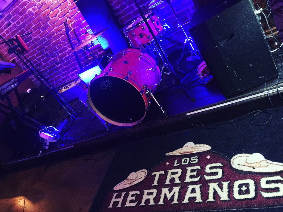 ExxaBand's tweet photo. Exa Band in the House #exaband #3hermanosvn #lostreshermanos #musica #grupomusical #losangeles #live #musicaenvivo #fiesta https://t.co/guhZ0loXv7