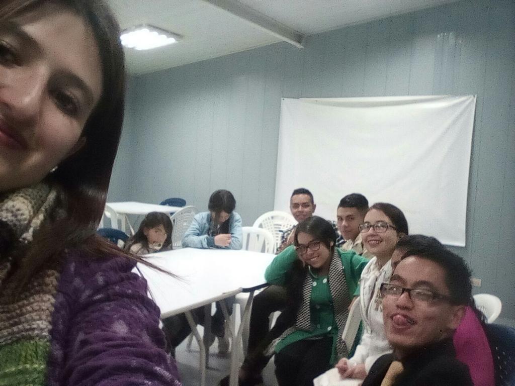 Viviana_app's tweet photo. Hoy con juventudes #Bosa Recreo @MovimientoMIRA @florezegura @EmirLopez81 @JhonatanLenisG  @Baena @JuventudFest_ https://t.co/wYiA437jFa