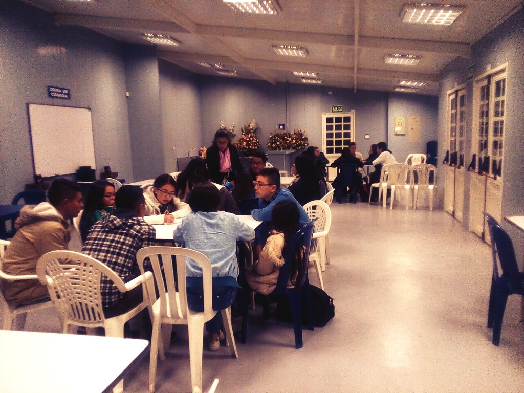 Viviana_app's tweet photo. Hoy con juventudes #Bosa Recreo @MovimientoMIRA @florezegura @EmirLopez81 @JhonatanLenisG  @Baena @JuventudFest_ https://t.co/wYiA437jFa