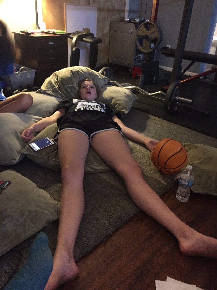 lbbballo61's tweet photo. Who is she https://t.co/pm9Y3fOClK