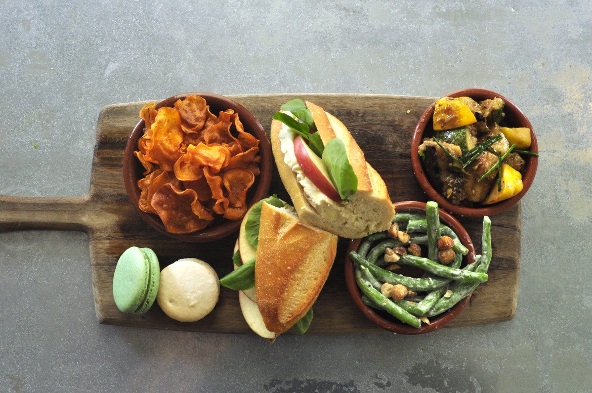 larderbakingco's tweet photo. #Picnic game is ON The Larder @TavernLa @LarderBurtonWay #MapleDrive https://t.co/6kUvrejO1c @infatuation @SuzanneGoin @styneonwine #grabngo https://t.co/JiTcaudVx7