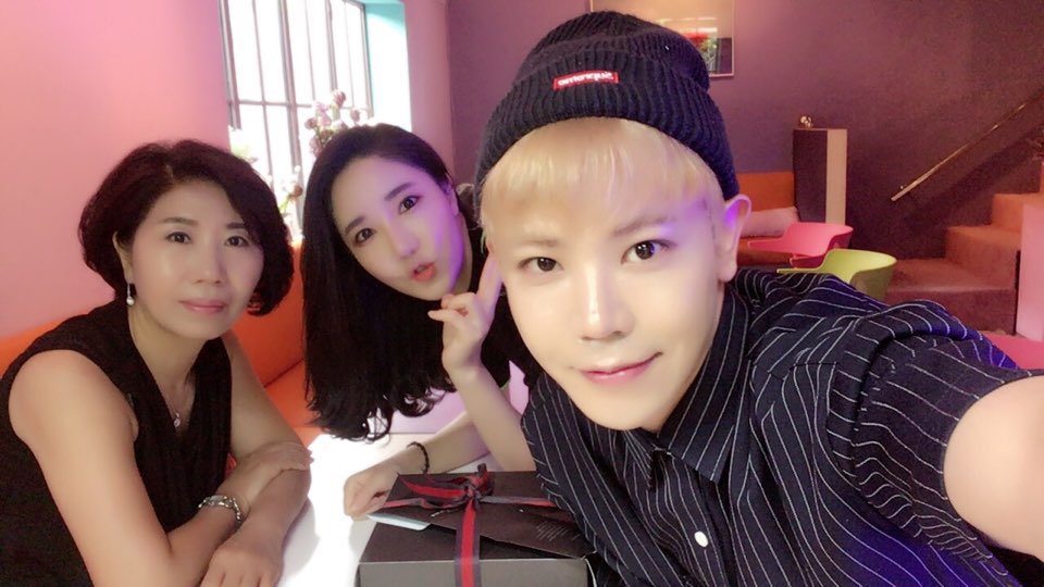 AxisB_official's tweet photo. [#정훈] 

오늘은 지아와 저의 생일파티입니다!! 

#AxisB #アシズビ https://t.co/D2CShQmD9w