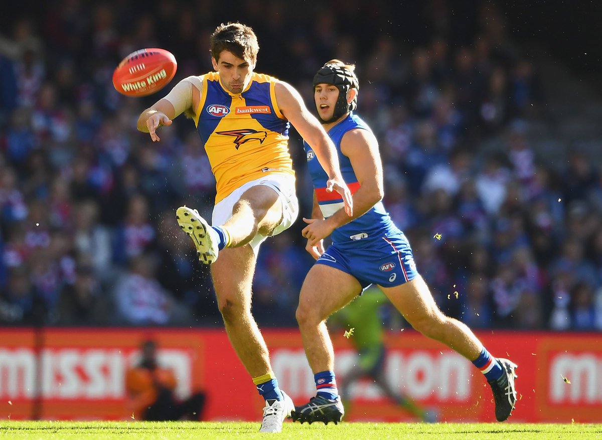 WestCoastEagles's tweet photo. Andrew Gaff has 29 disposals...

(There are 12 minutes remaining in Q3) 🦅  53  🐶  42 #AFLDogsEagles https://t.co/o7XxBDoPIS
