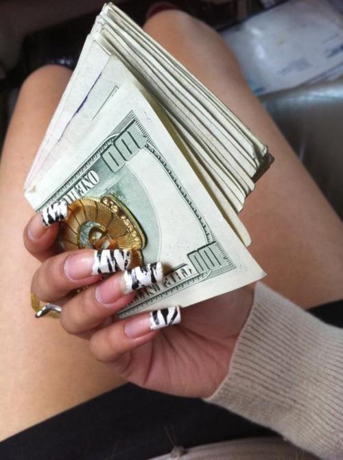 Beyunsei's tweet photo. My summer goal 2 weeks ago vs. me atm https://t.co/MhgyBmleTk