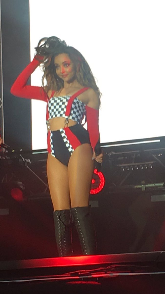 JadeAmeliaPH's tweet photo. 06.29.17 | Jade performing at #SummerShoutOutTour in Dundee! #LittleMixDundee https://t.co/GbvYxs2T8v