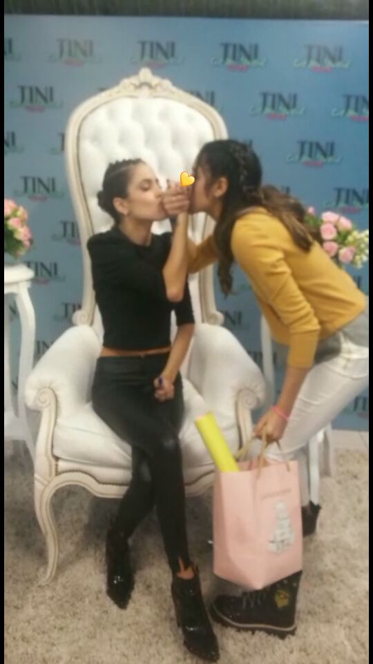 mysweettini's tweet photo. @TiniStoessel MAS FELIZ NO ME PUDE IR TE AMO GRACIAS POR TODO NO ME LO OLVIDO MÁS 30-06-2017 😭❤❤❤ https://t.co/xR320Zm4F3