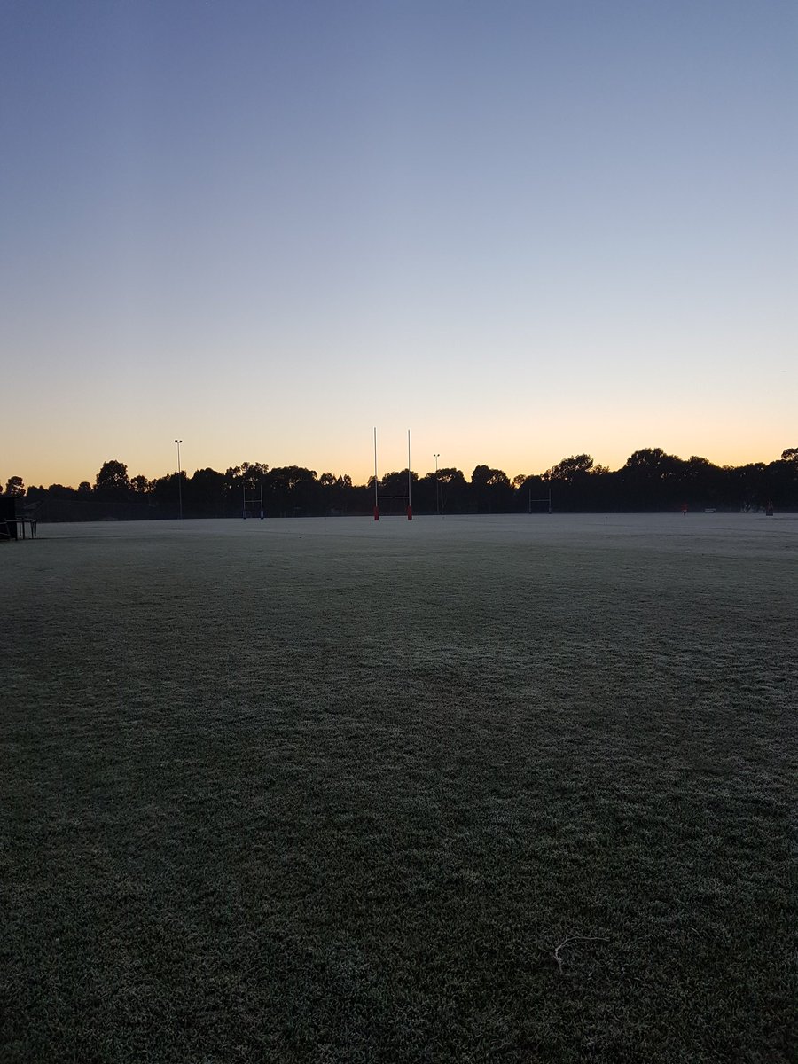 MerndaDragons's tweet photo. Brrrr it was a tad frosty for the kids this morning! #redv #letkidsbekids #doyouwannabuildasnowman https://t.co/rkvi3ZL3pt