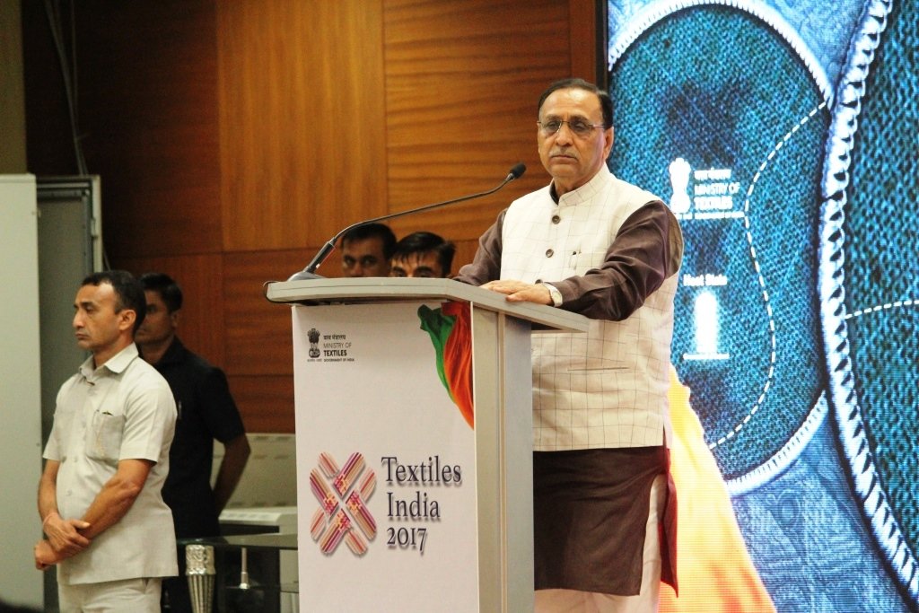 VibrantGujarat's tweet photo. Hon'ble Chief Minister of Gujarat, Shri @vijayrupanibjp talking about the futuristic vision of #Textiles sector at #TextilesIndia2017. https://t.co/qqpb3VbVG2